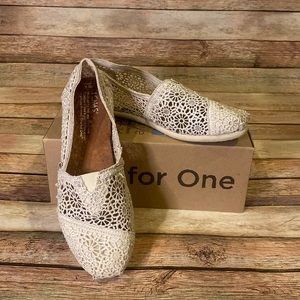 Toms Crochet